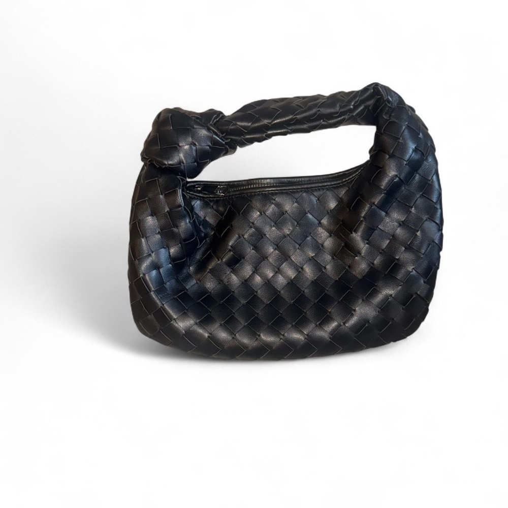 Knotted faux leather shoulder bag in black